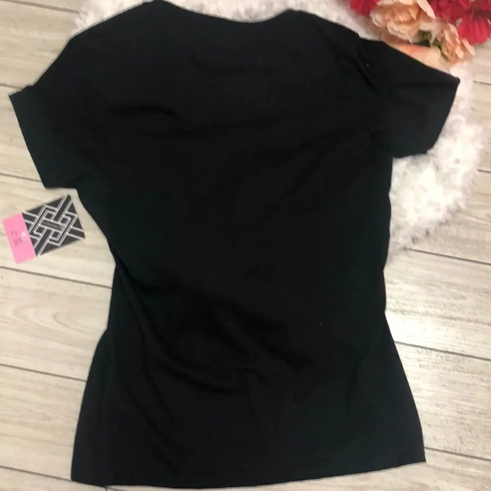 NWT Queens are born in the 70’s Black t-shirt M - Picture 6 of 6
